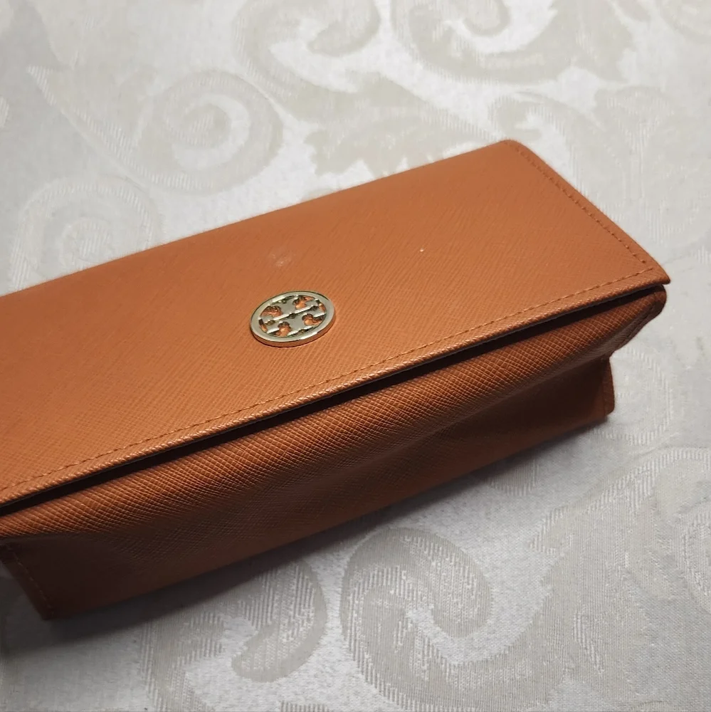 TORY BURCH SAFFIANO LEATHER ORANGE TRIANGULAR EYEGLASS CASE LOGO SNAP